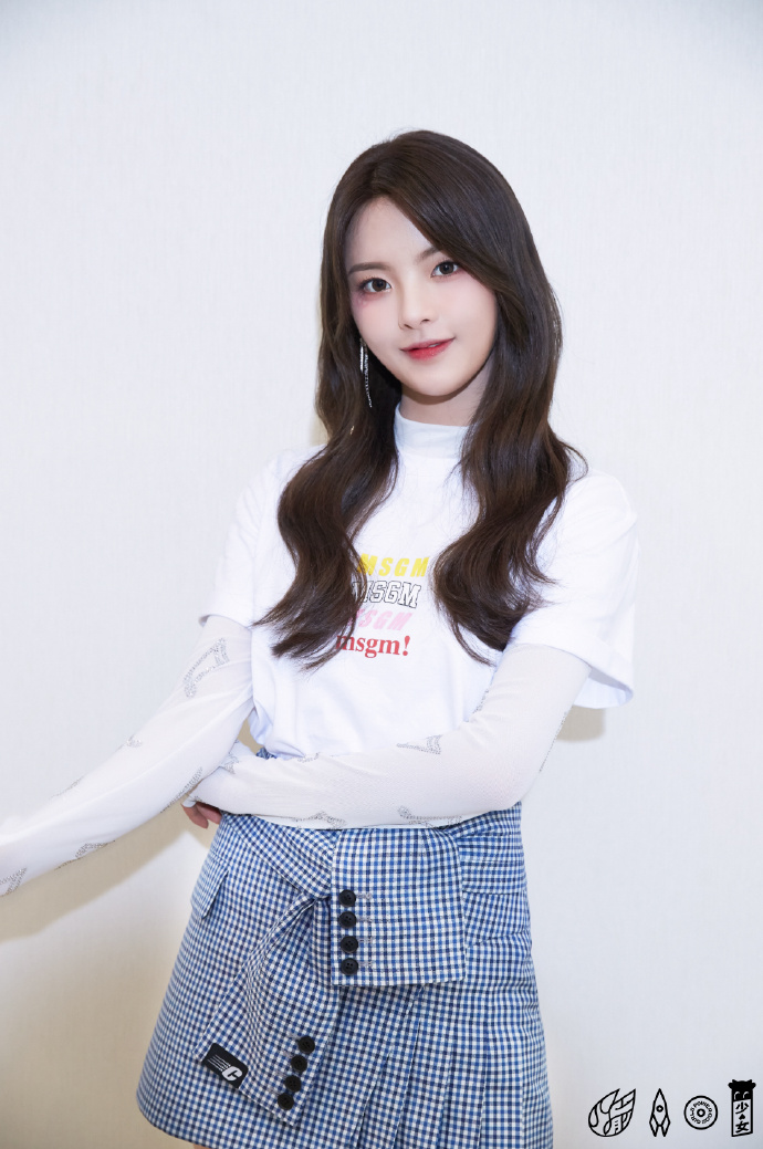 高清江苏性感美女星杨超越甜美糖果色写真图片图片