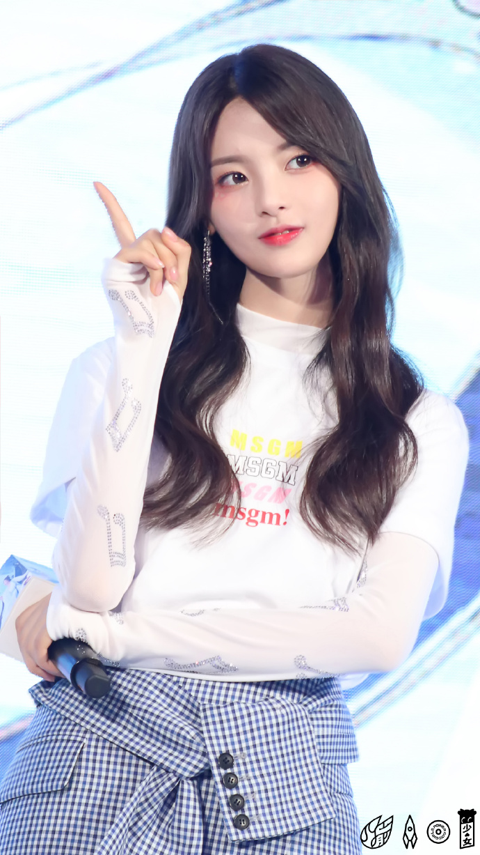 高清江苏性感美女星杨超越甜美糖果色写真图片图片