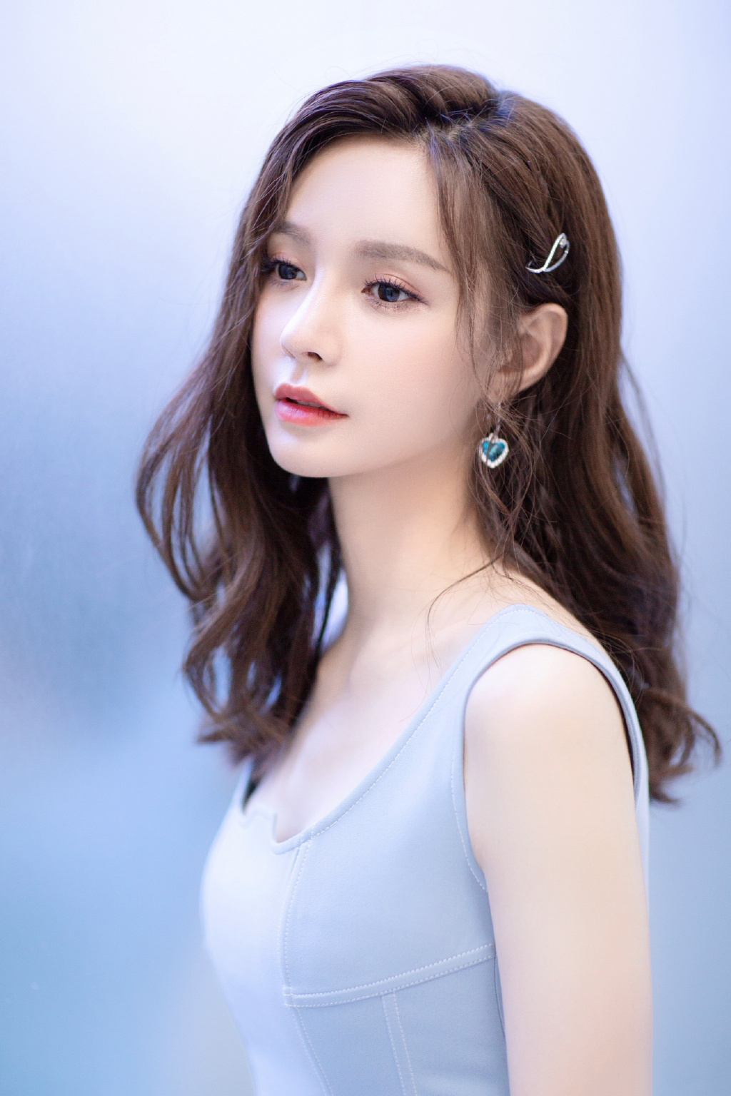 高清湖南省湘西吉首市美女沈梦辰抹胸性感唯美写真图片图片