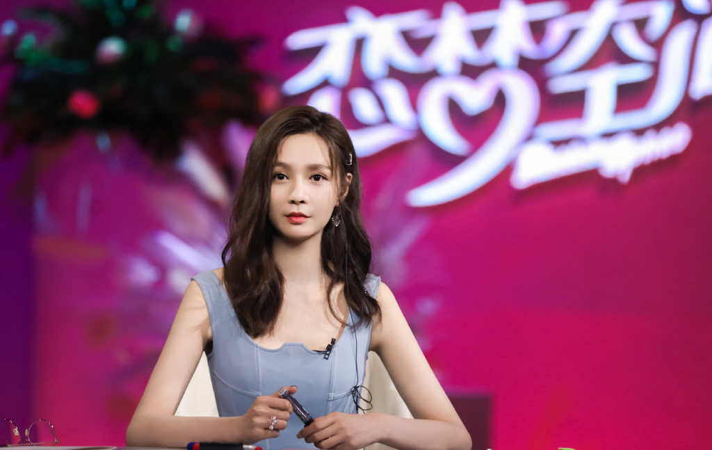 高清湖南省湘西吉首市美女沈梦辰抹胸性感唯美写真图片图片