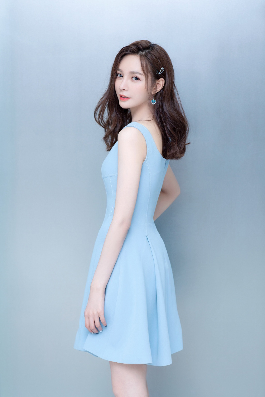高清湖南省湘西吉首市美女沈梦辰抹胸性感唯美写真图片图片
