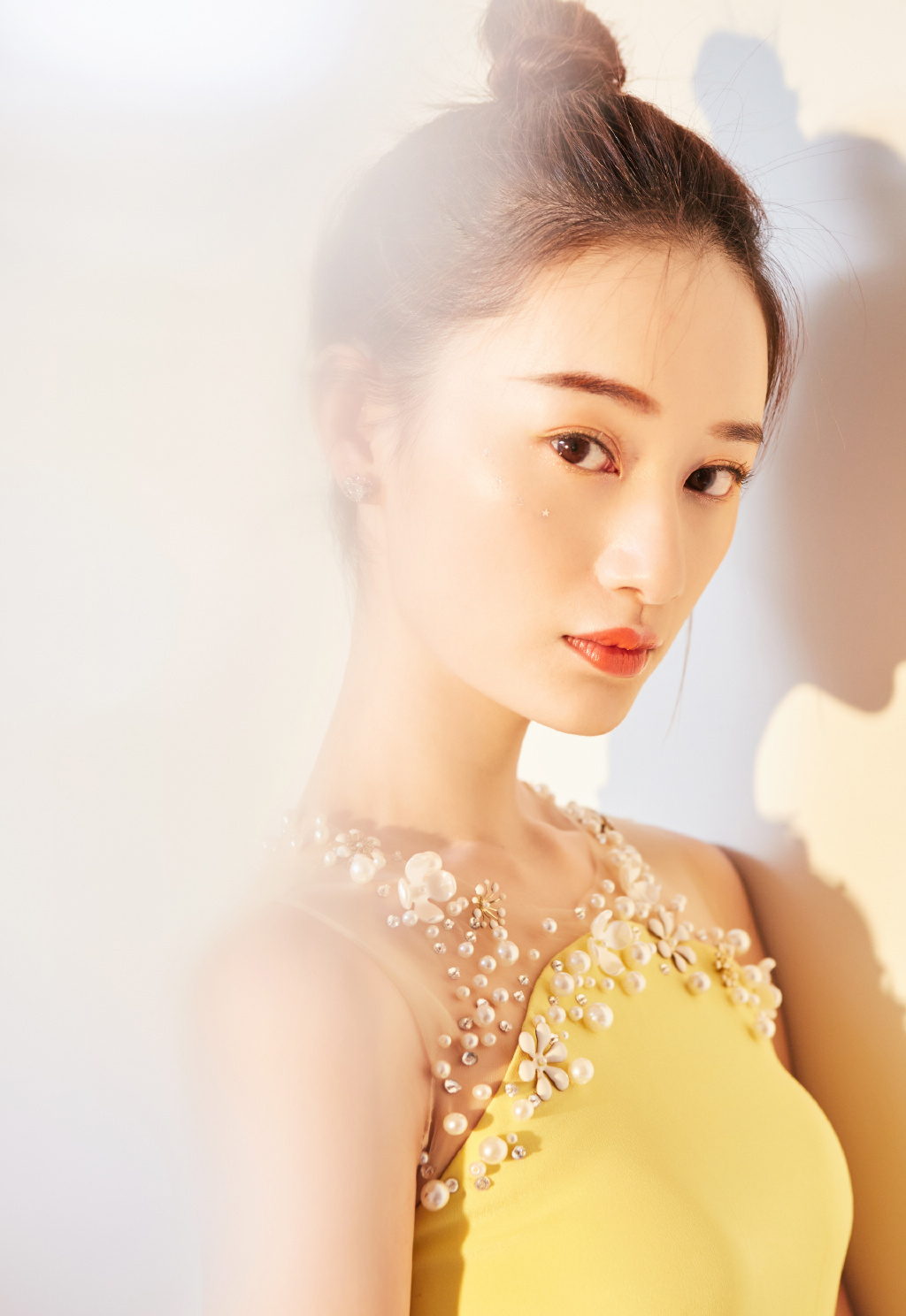 中国内地上海市长宁影视女演员郭晓婷仙气长裙写真图片图片