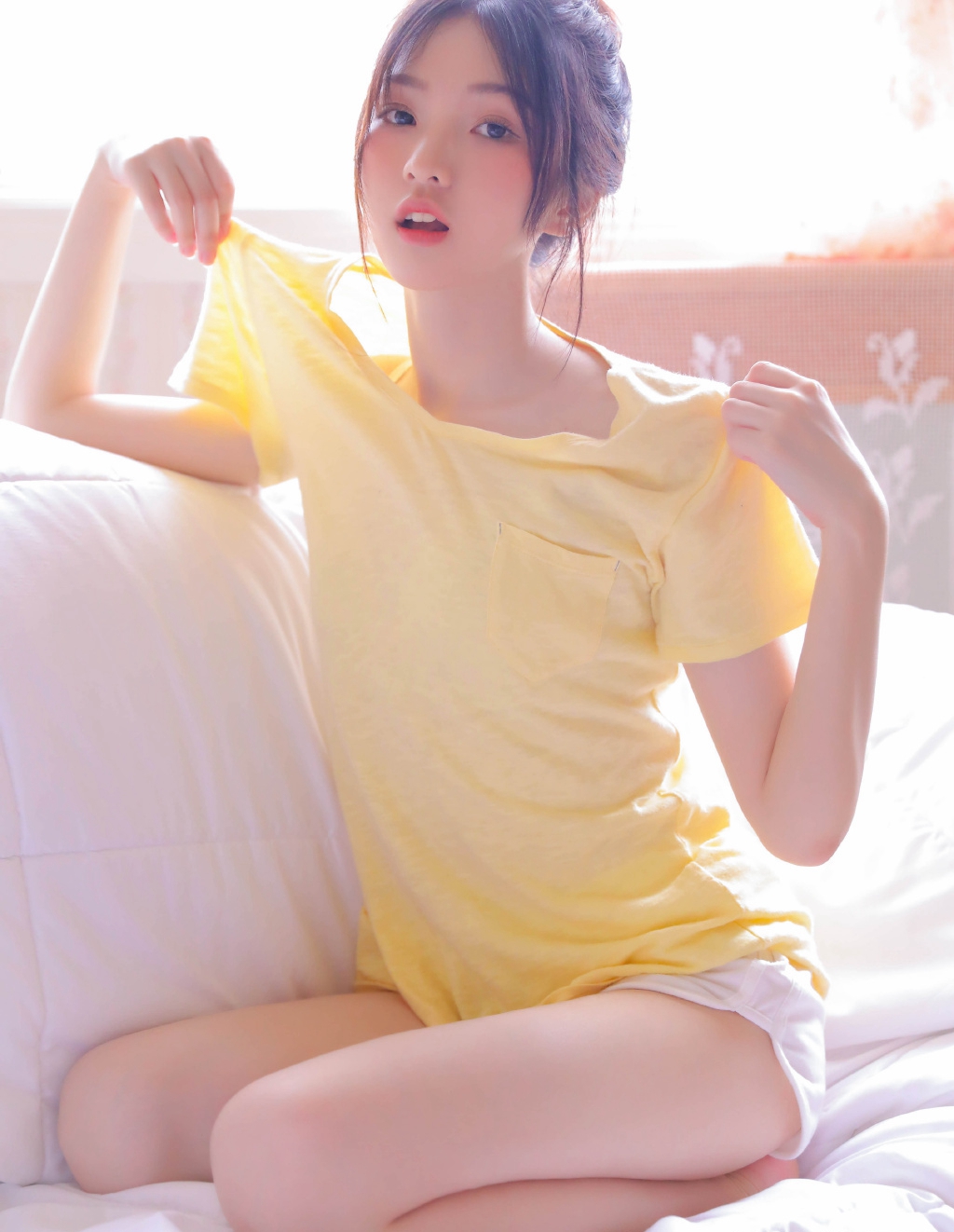 高清最流行女裤性感御姐美女吊带白丝美腿热裤惹火写真图片