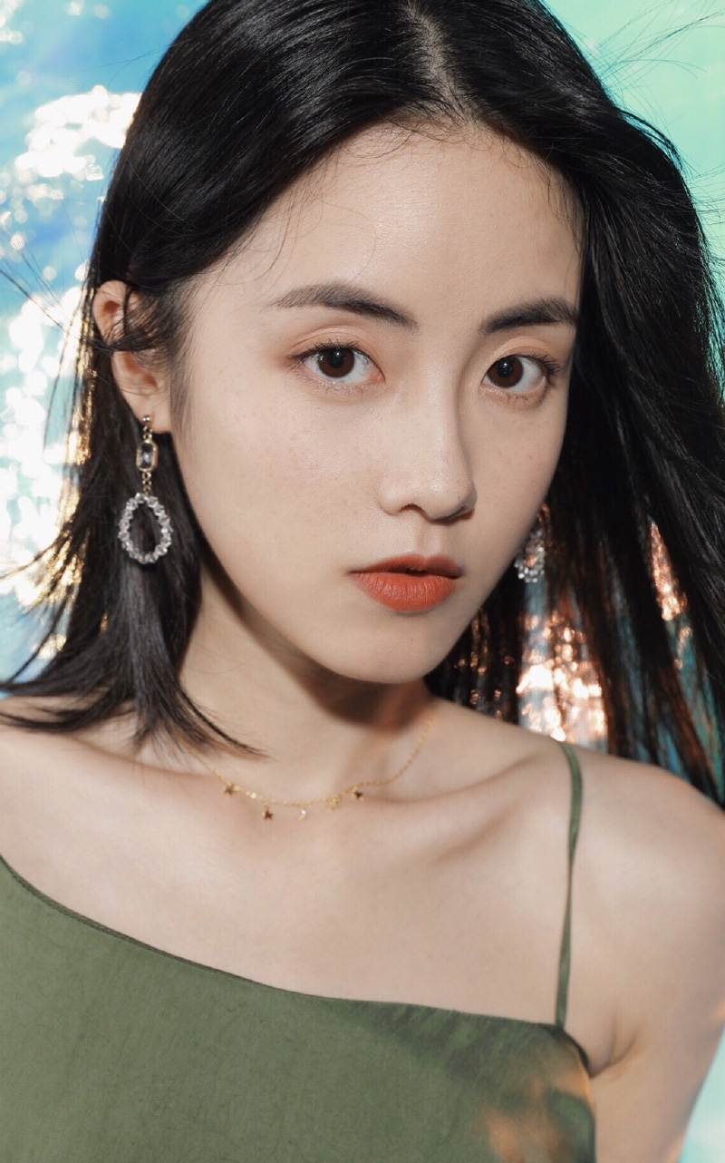 中国内地女广东陆丰模特章乐韵吊带裙迷人写真图片图片
