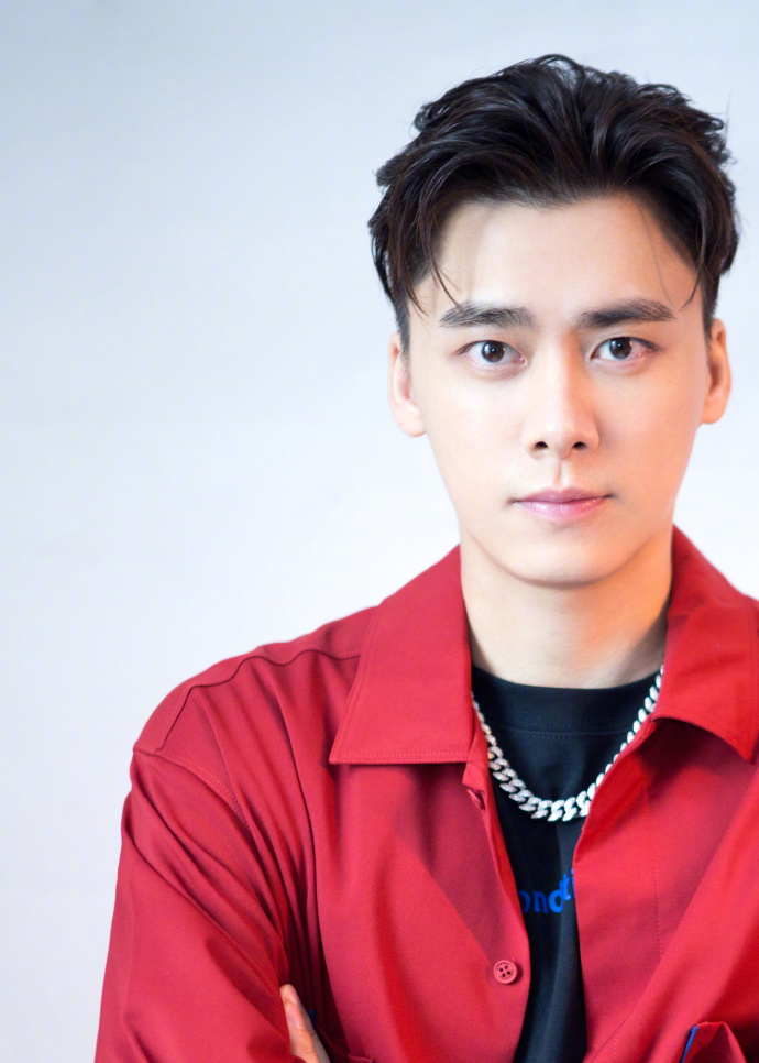 高清中国内地四川成都男演员帅气男神李易峰图片李易峰简约写真白衬衫男神演绎儒雅气质图片