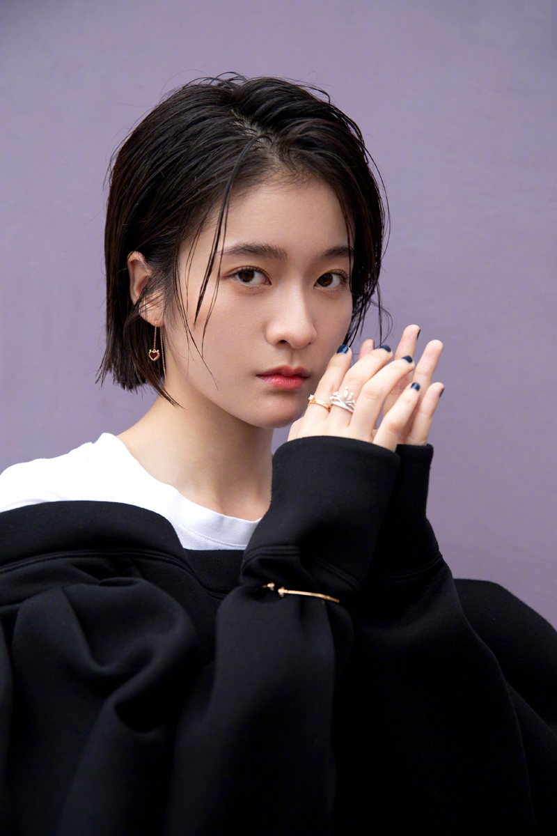 中国内地浙江省义乌女演员张雪迎时尚个性写真图片图片