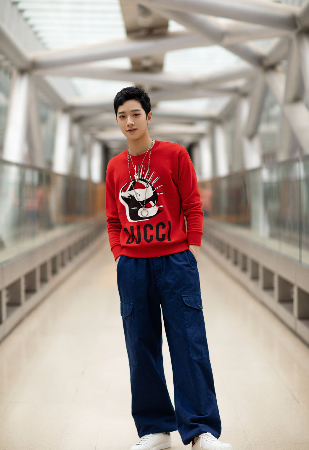 高清男明星赖冠霖帅气舞台照图片图片