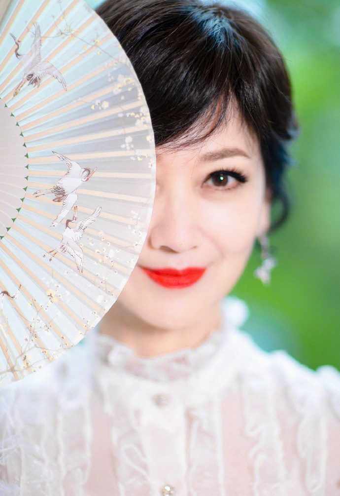 赵雅芝优雅知性写真图片图片
