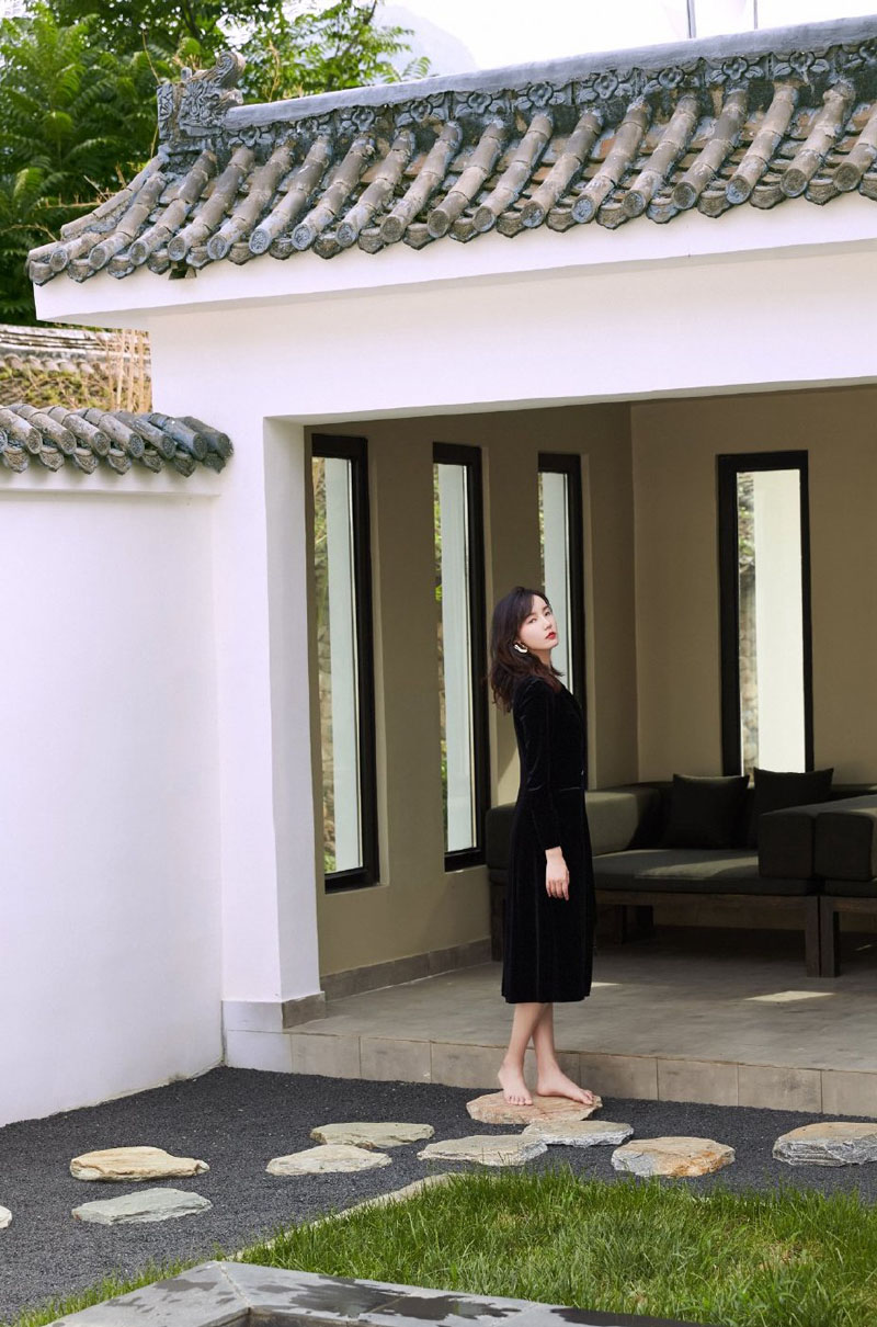 高清中国大陆重庆市渝中女演员吕一优雅成熟时尚写真图片图片
