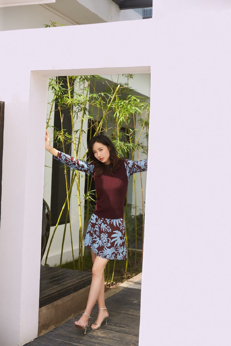 高清中国大陆重庆市渝中女演员吕一温婉大方时尚写真图片图片