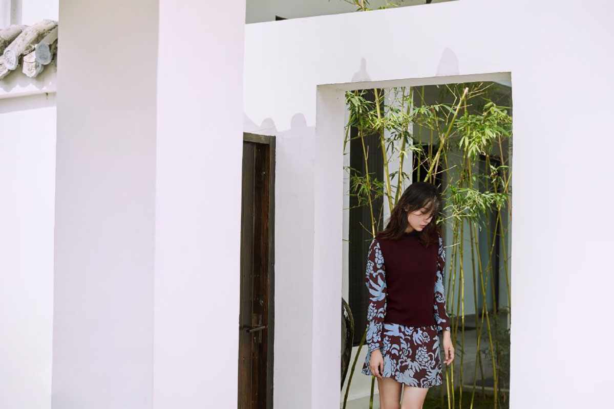 高清中国大陆重庆市渝中女演员吕一优雅成熟时尚写真图片图片