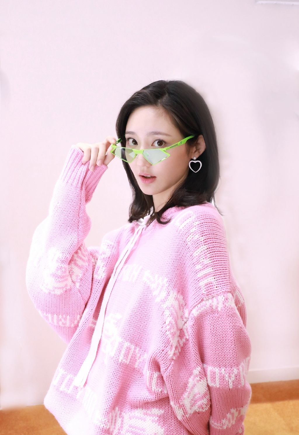 中国内地女演员王莫涵优雅光影写真图片图片