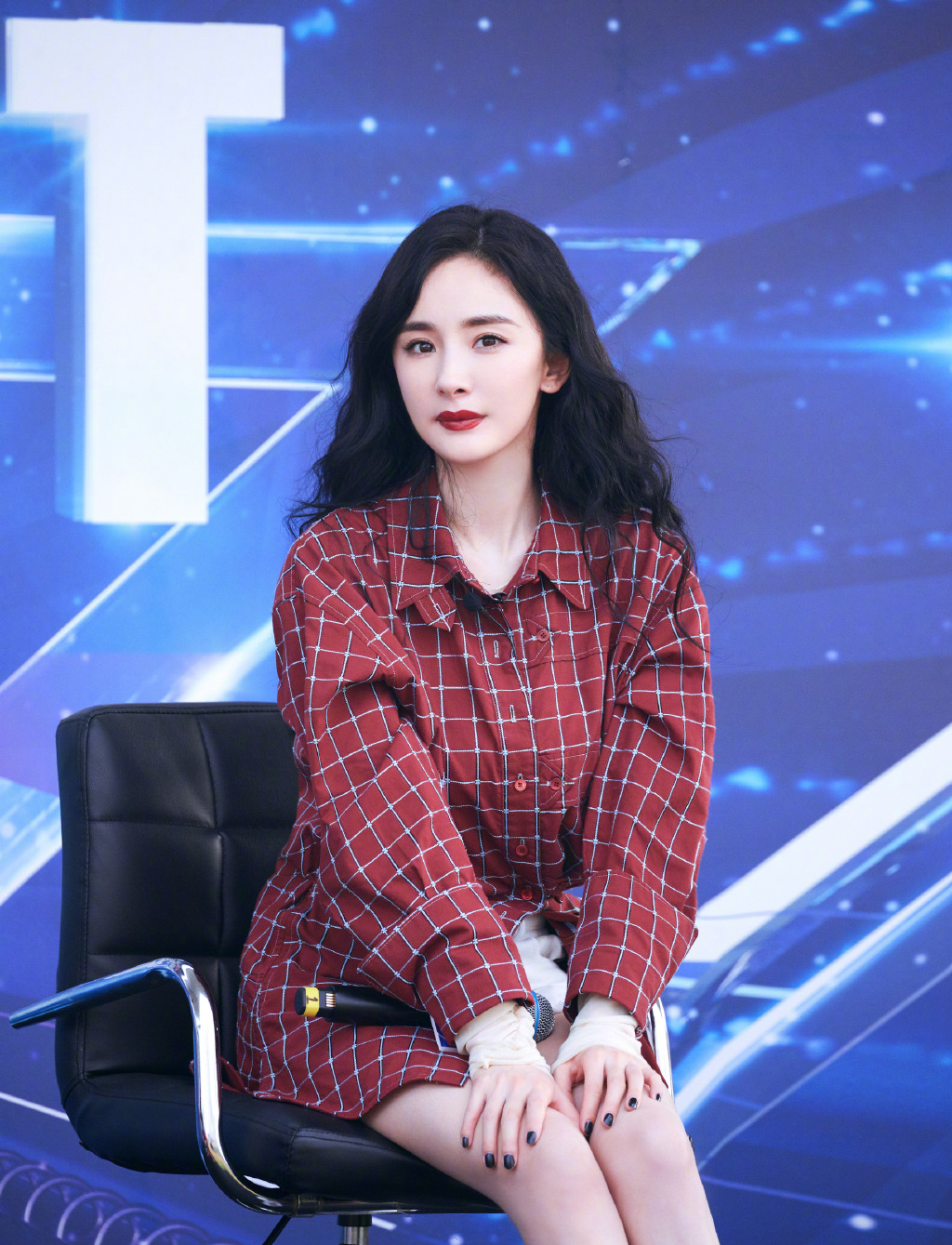 杨幂格子衫性感剧照图片图片