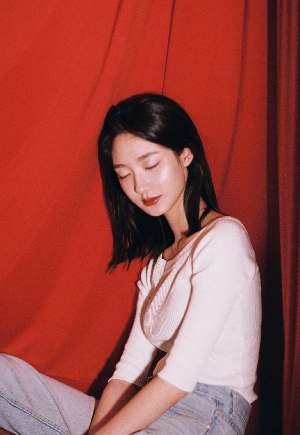 中国内地女演员王莫涵优雅光影写真图片图片
