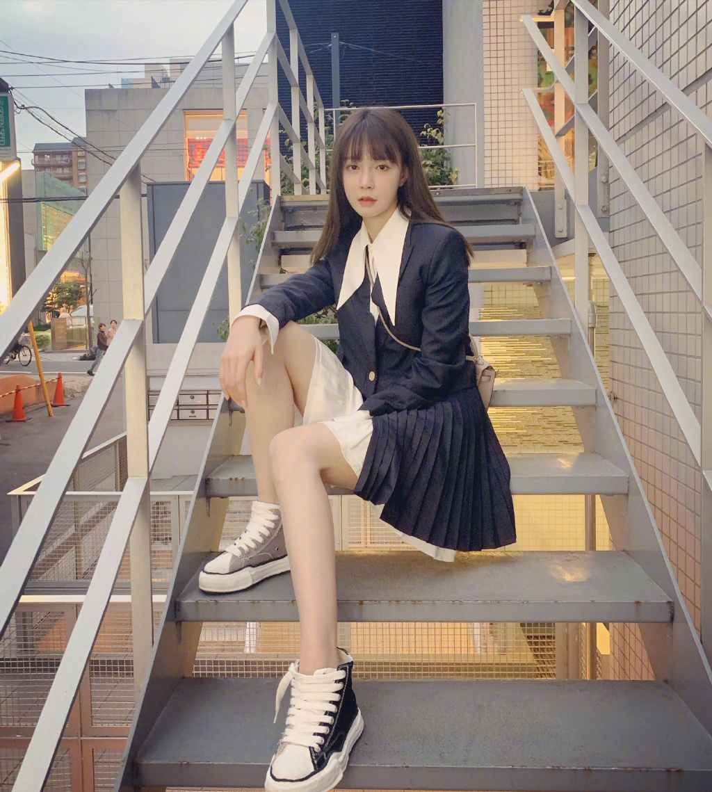 高清湖南省湘西吉首市美女沈梦辰抹胸性感唯美写真图片图片