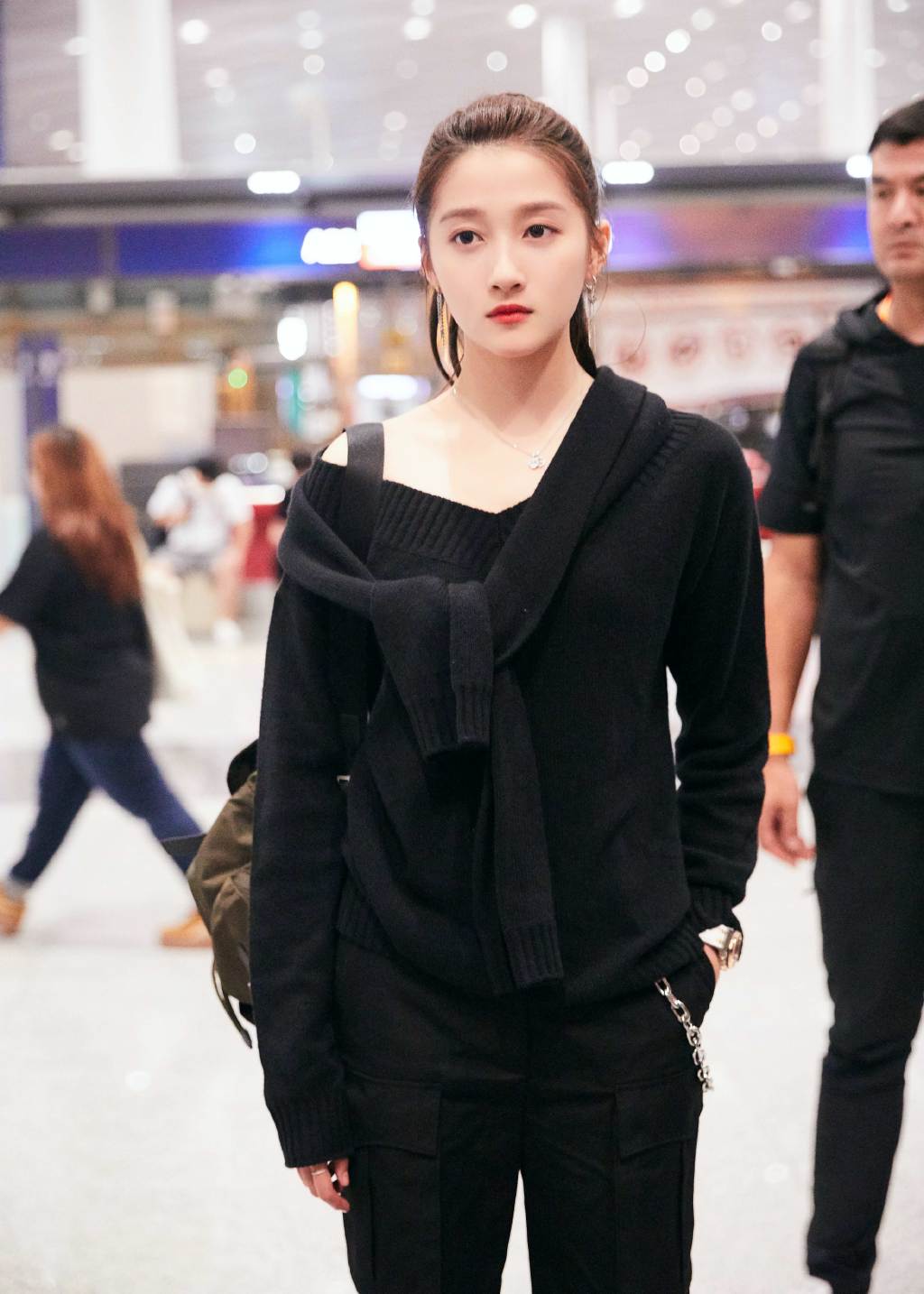 高清北京女演员关晓彤蕾丝半身裙性感图片图片