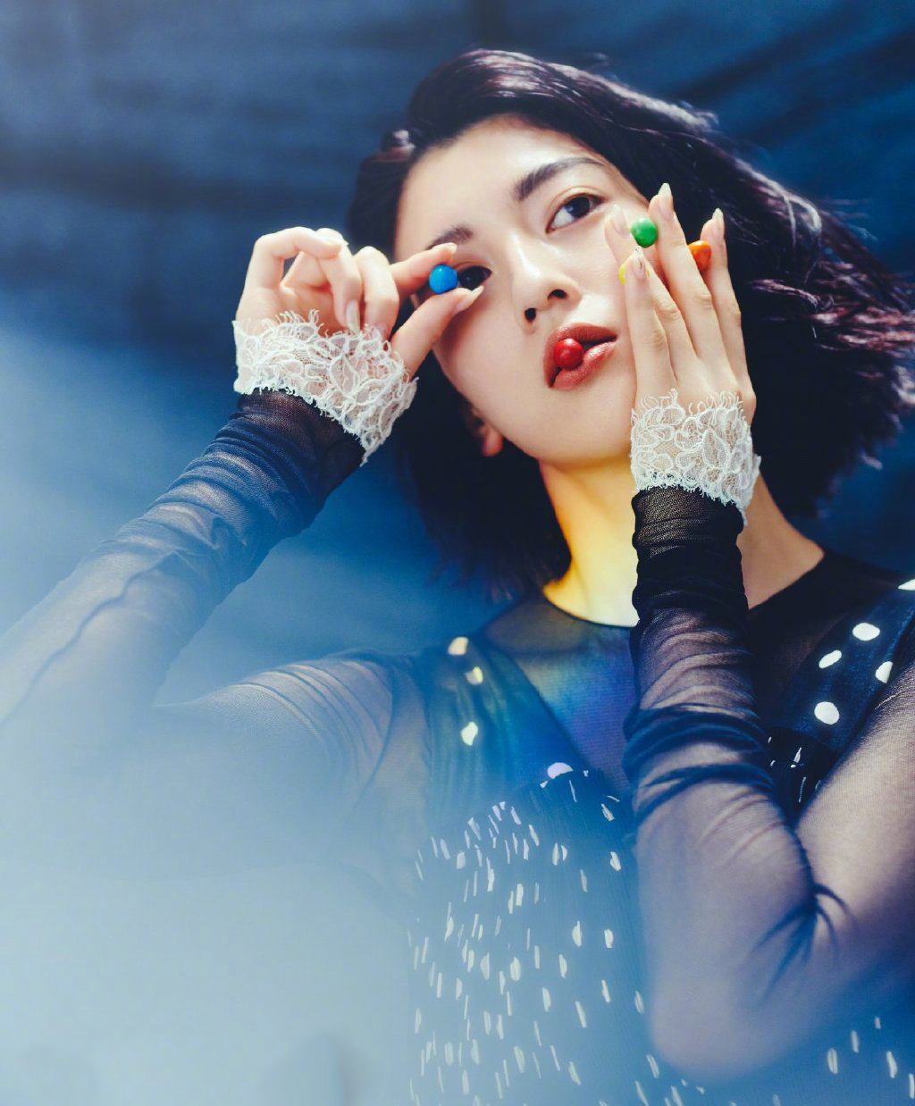 三吉彩花图片