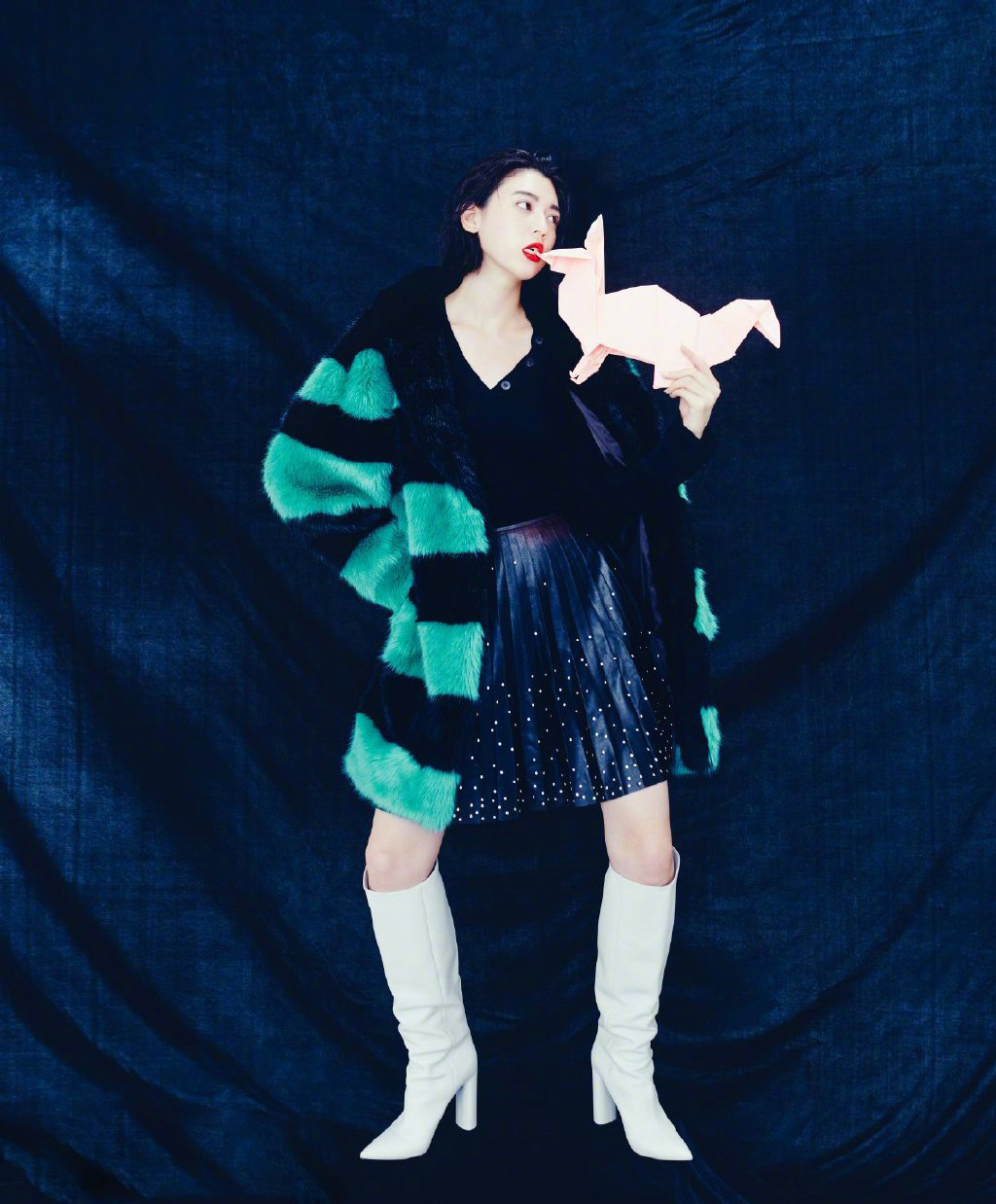 三吉彩花图片
