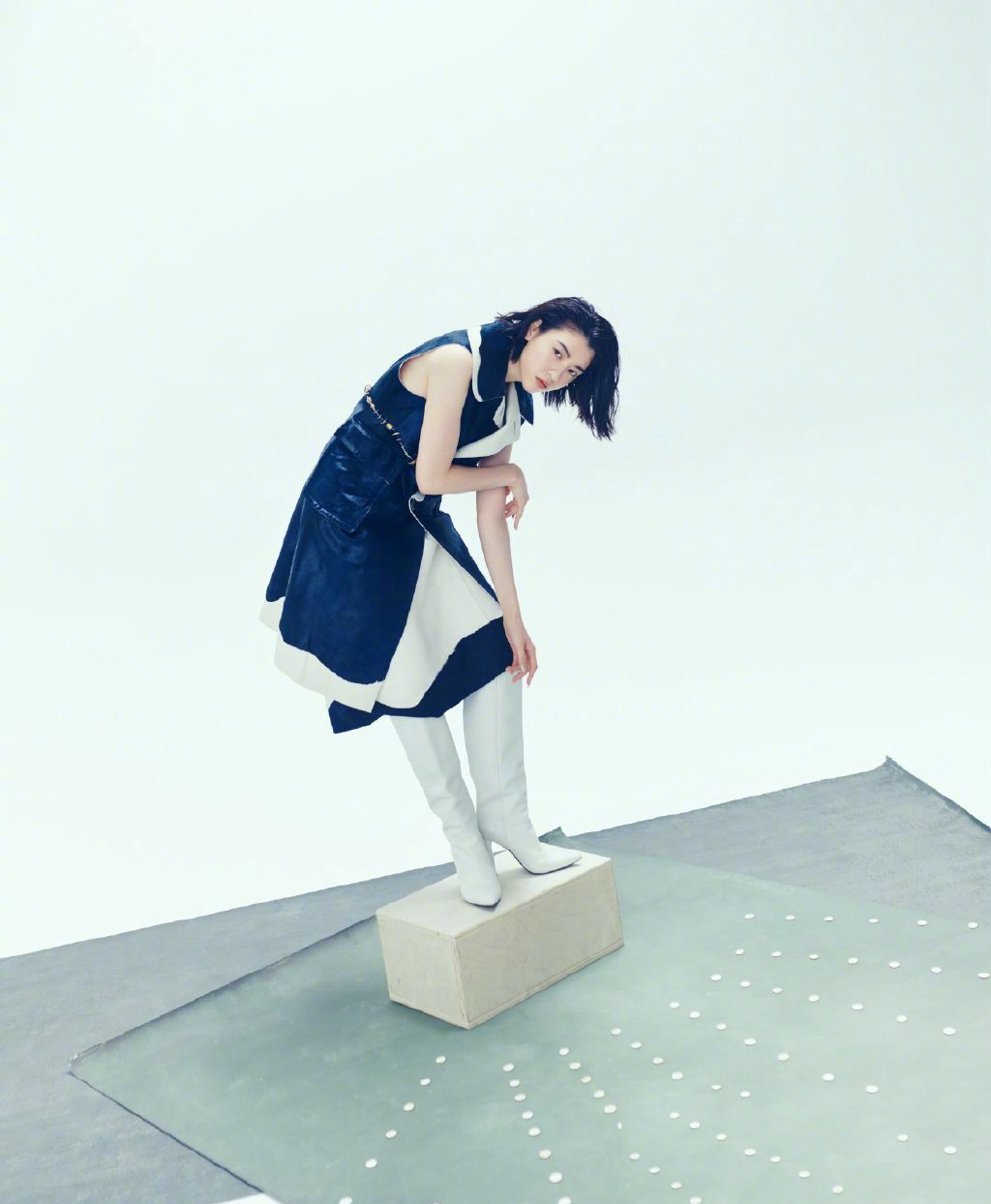 三吉彩花图片