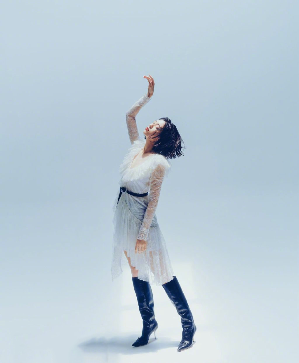 三吉彩花图片