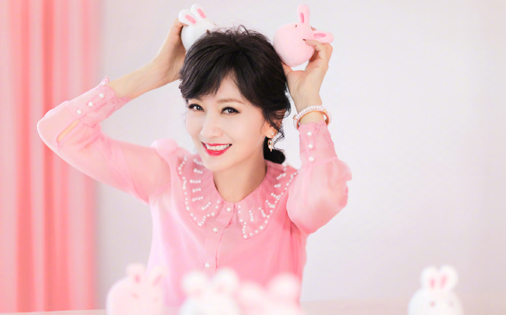 赵雅芝室内优雅性感唯美写真图片图片