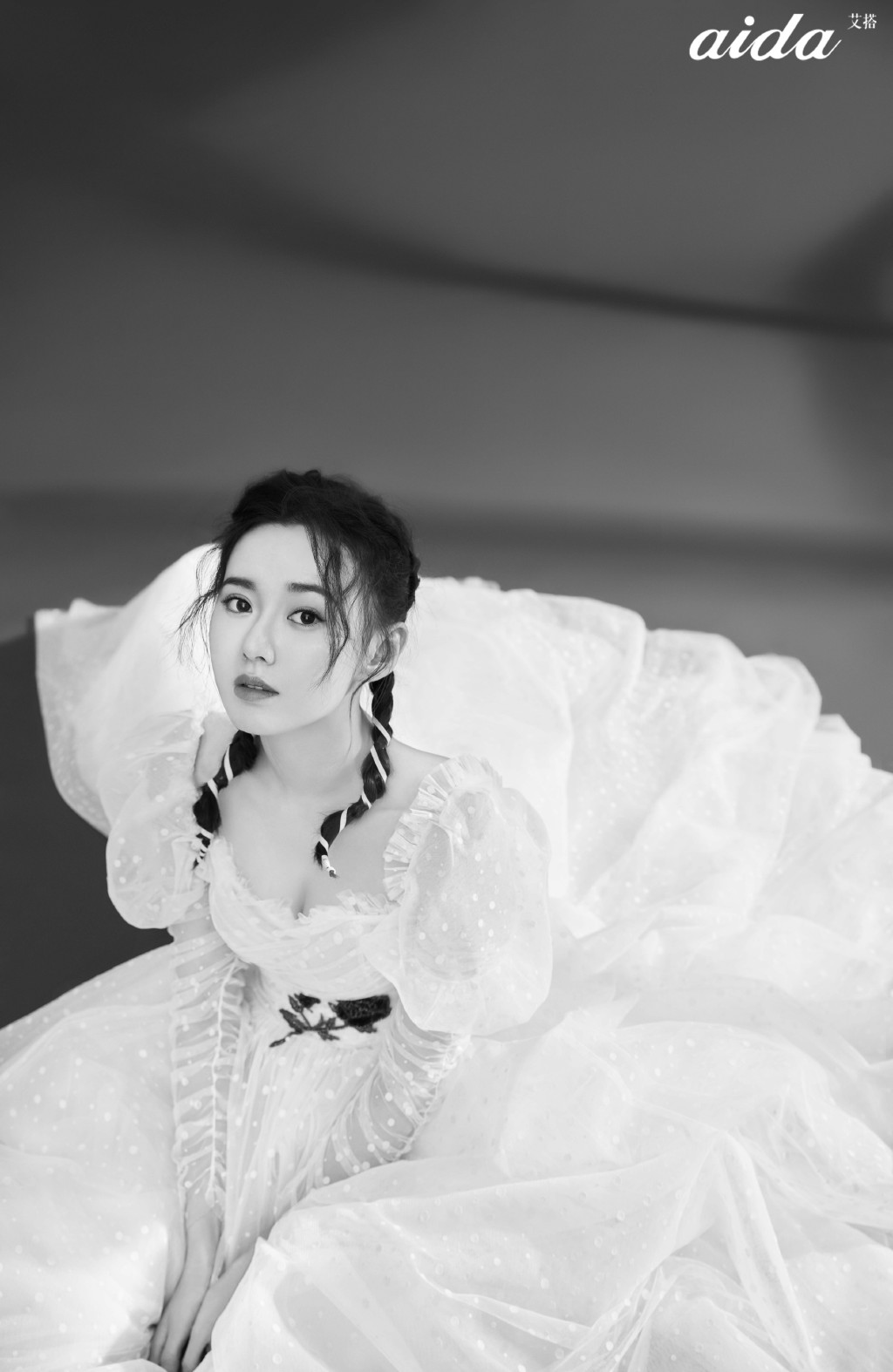 高清山东省青岛美女江铠同冷艳洋装小女人霸气时尚写真图片