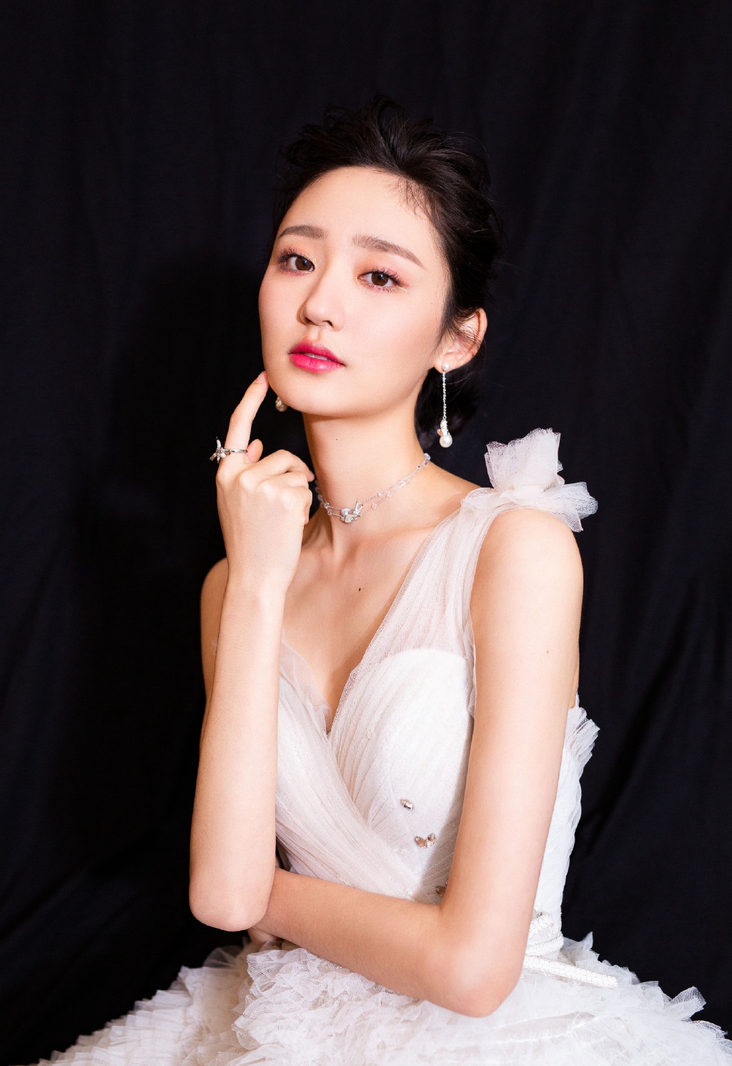 中国内地女演员王莫涵白裙仙气十足写真图片图片