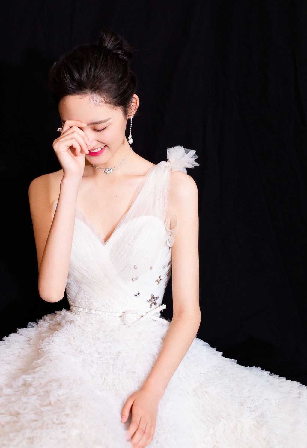 中国内地女演员王莫涵白裙仙气十足写真图片图片