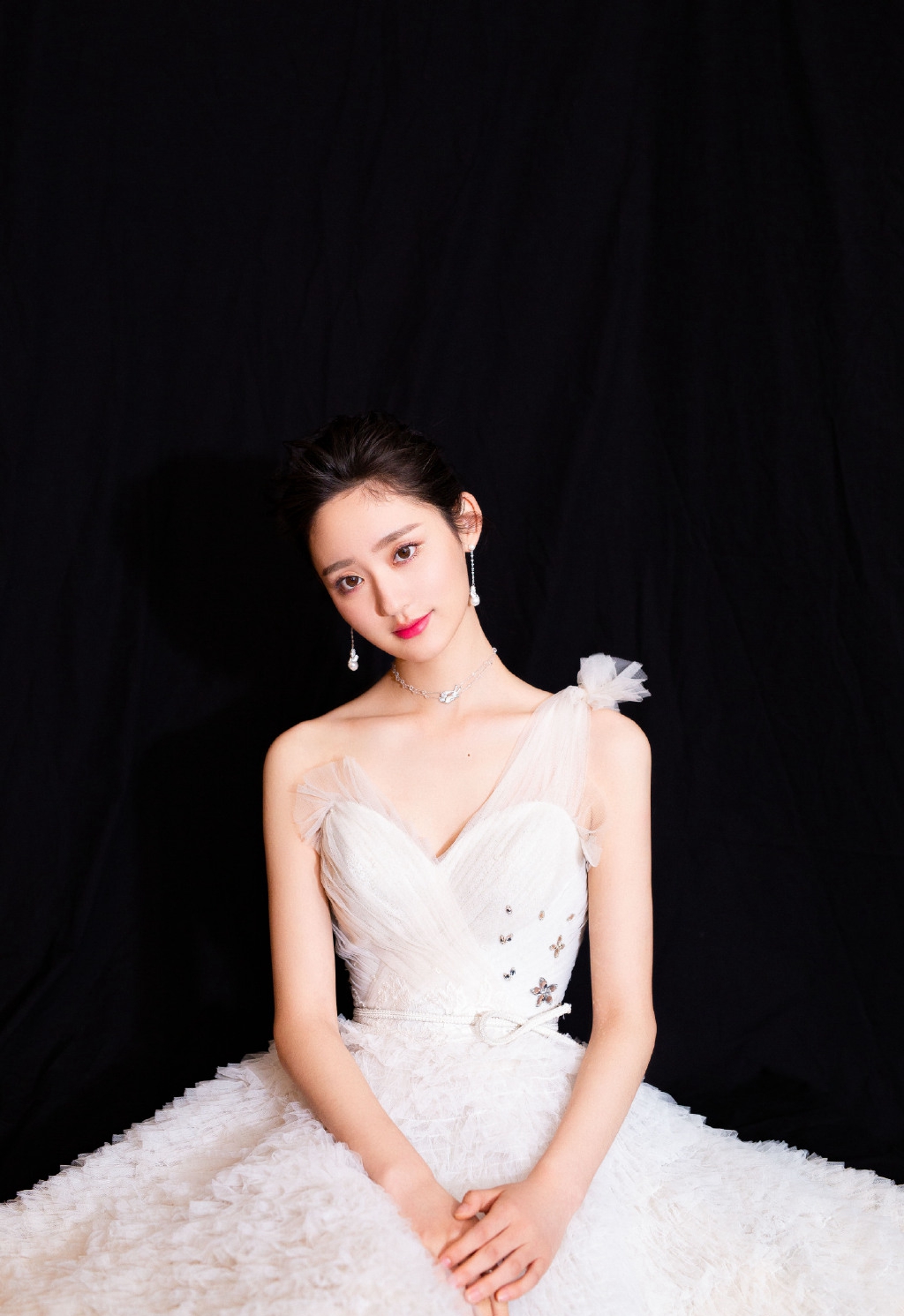 中国内地女演员王莫涵白裙仙气十足写真图片图片