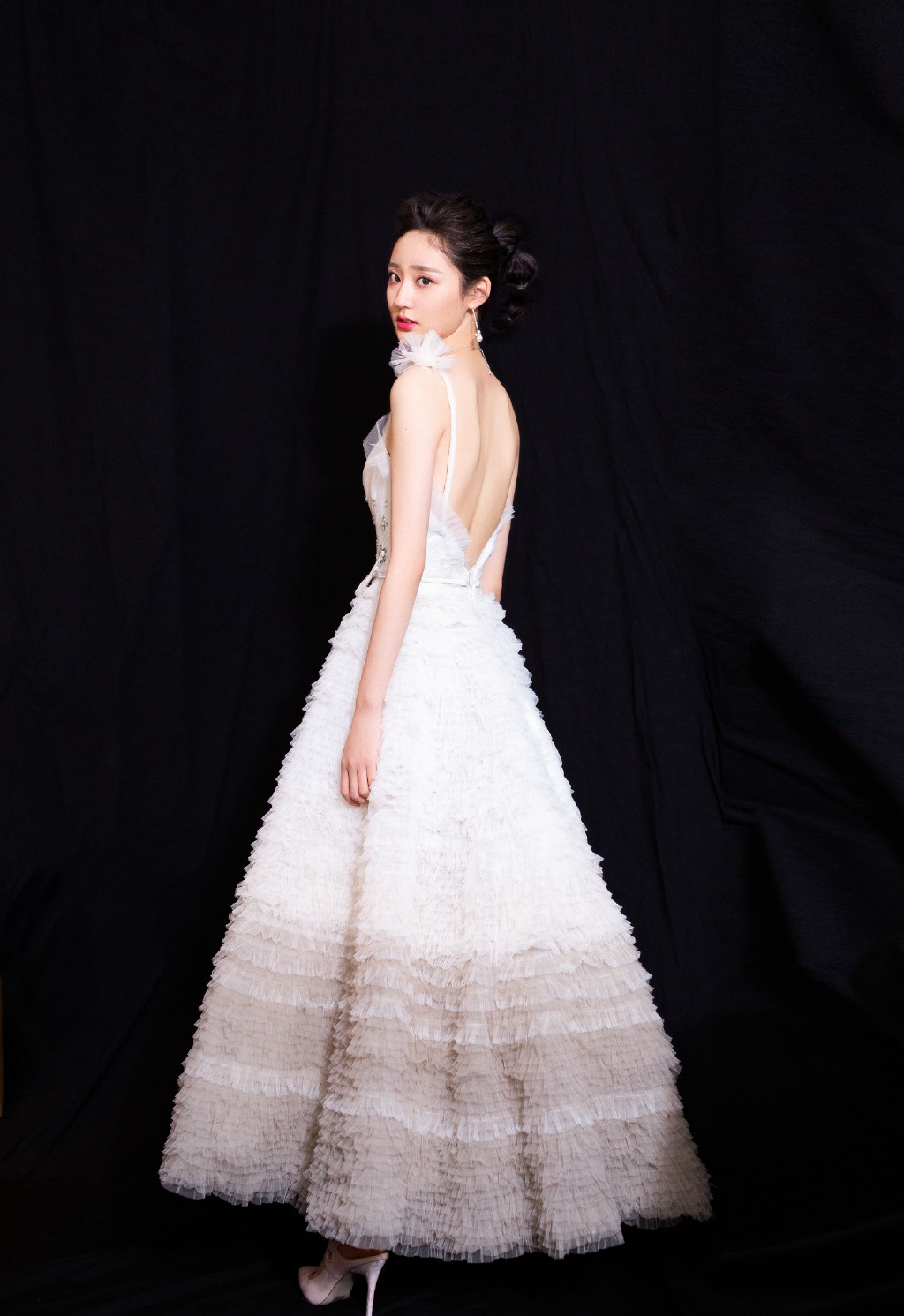 中国内地女演员王莫涵白裙仙气十足写真图片图片