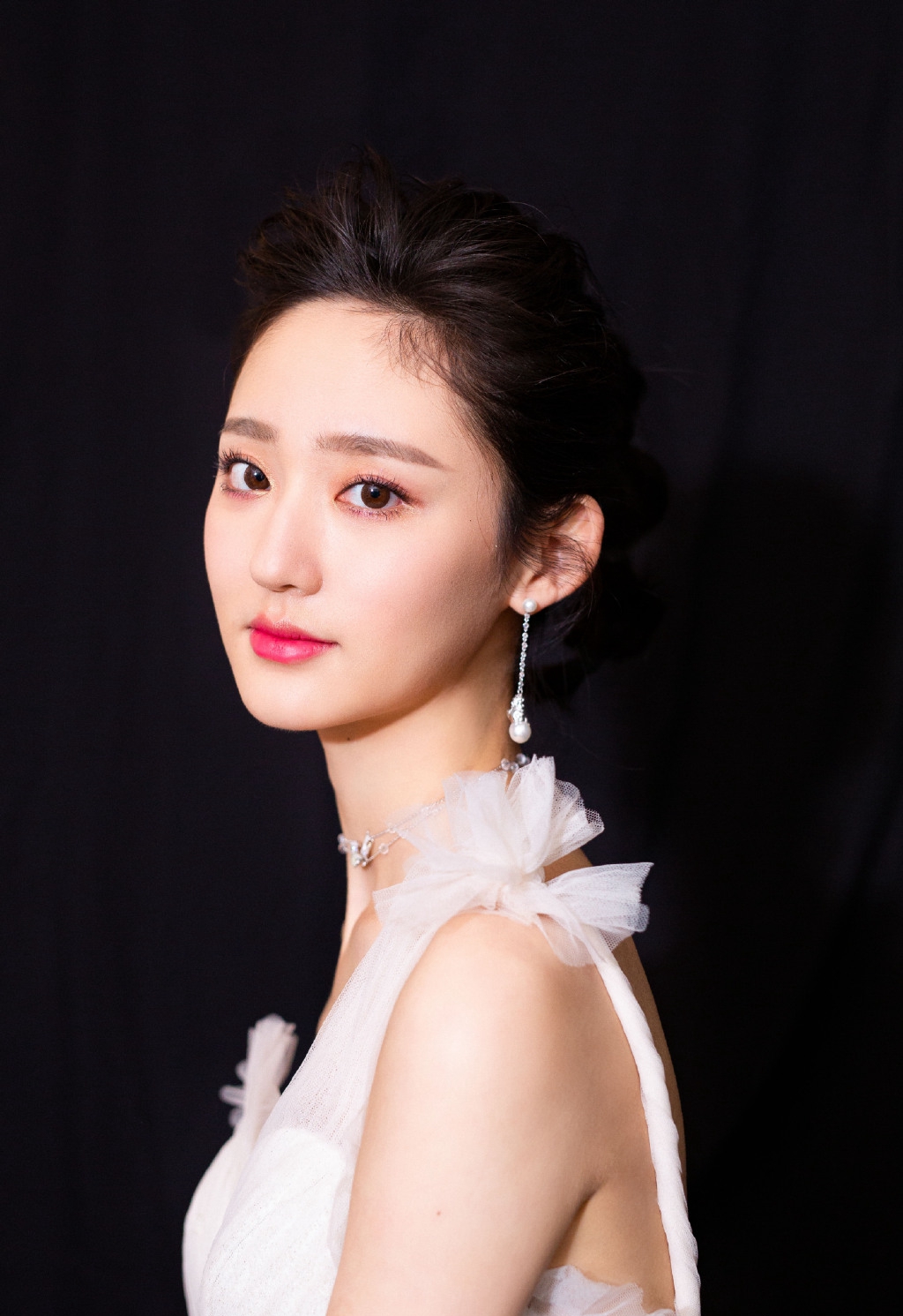 中国内地女演员王莫涵白裙仙气十足写真图片图片