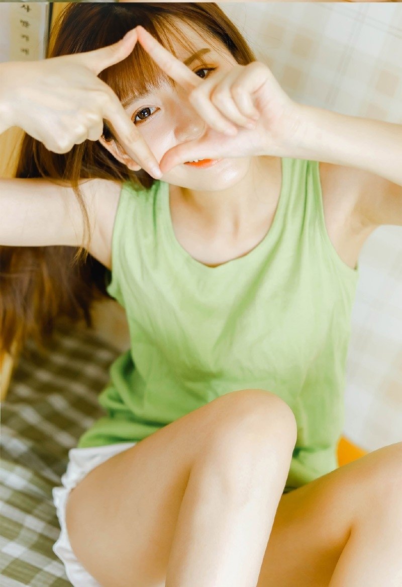 高清最流行女裤性感御姐美女吊带白丝美腿热裤惹火写真图片