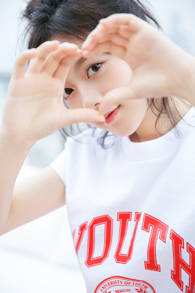 高清中国内地辽宁省沈阳女演员赵今麦甜美元气写真图片图片