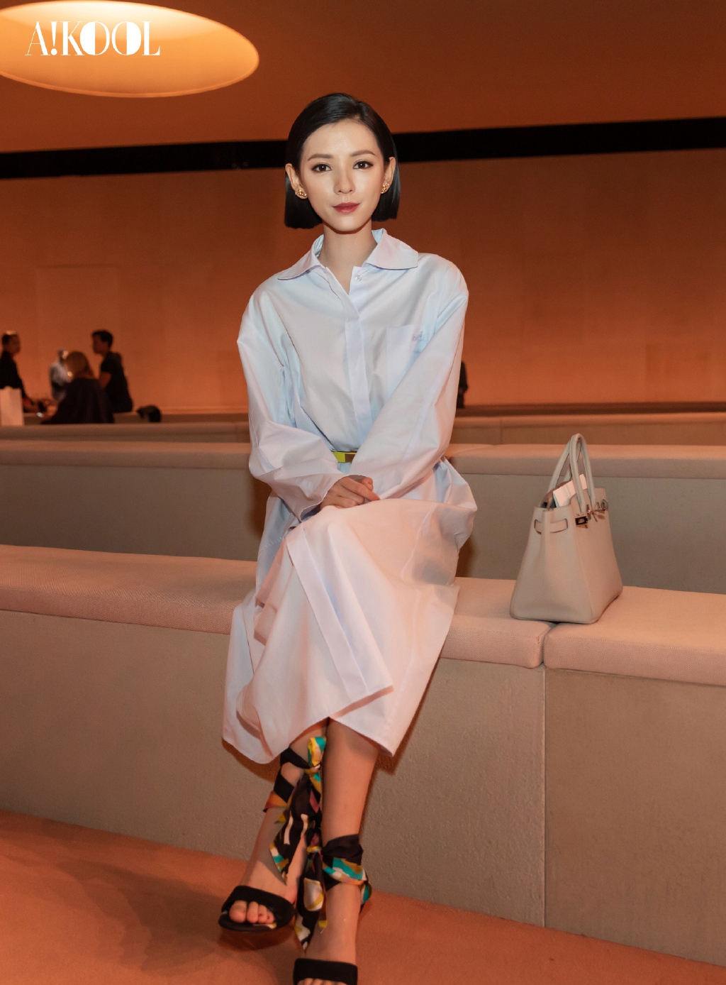 中国内地新晋女演员模特张予曦妩媚浴袍微博美照图片图片
