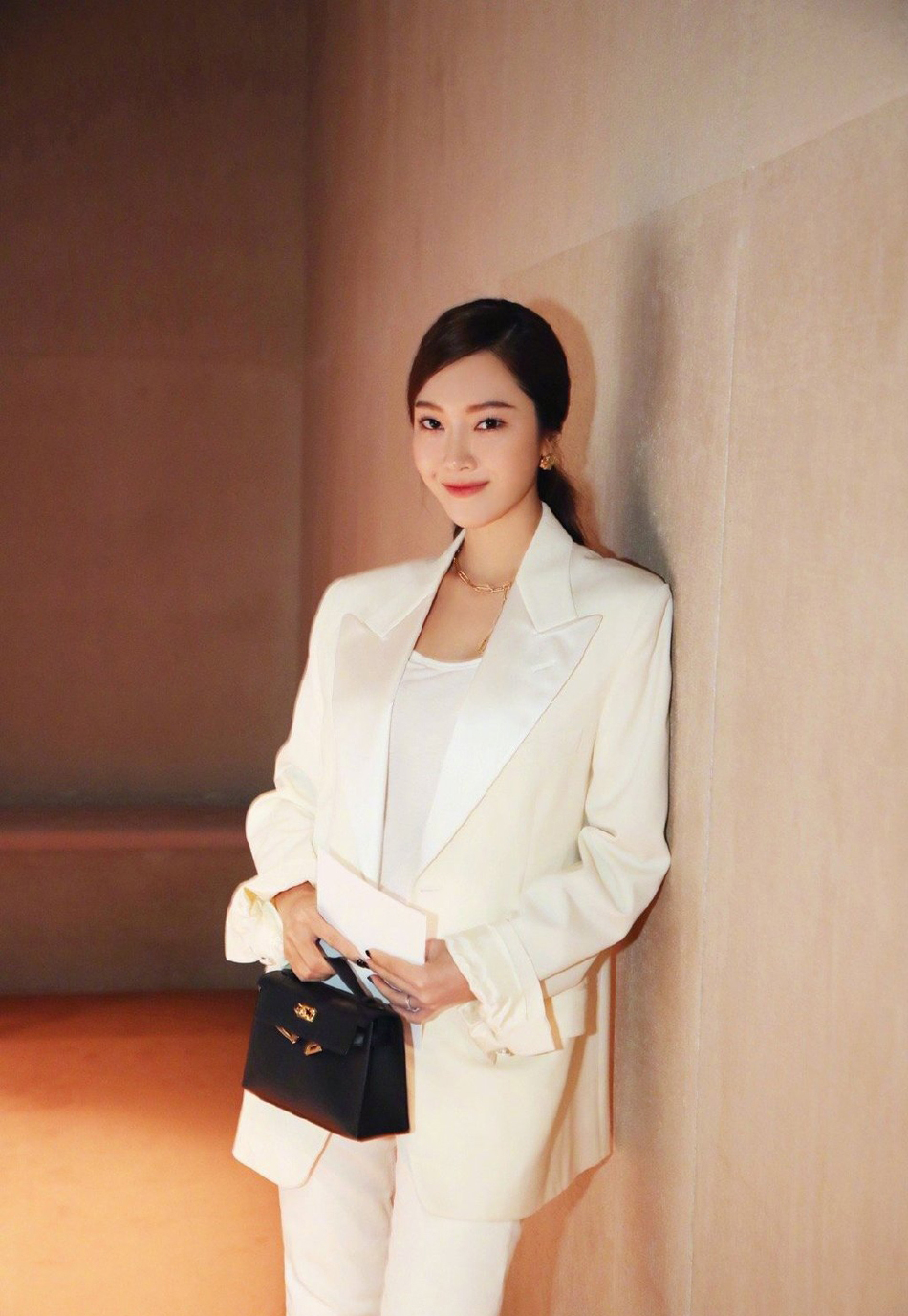 高清美国加利福尼亚州旧金山女演员郑秀妍代言写真图片图片