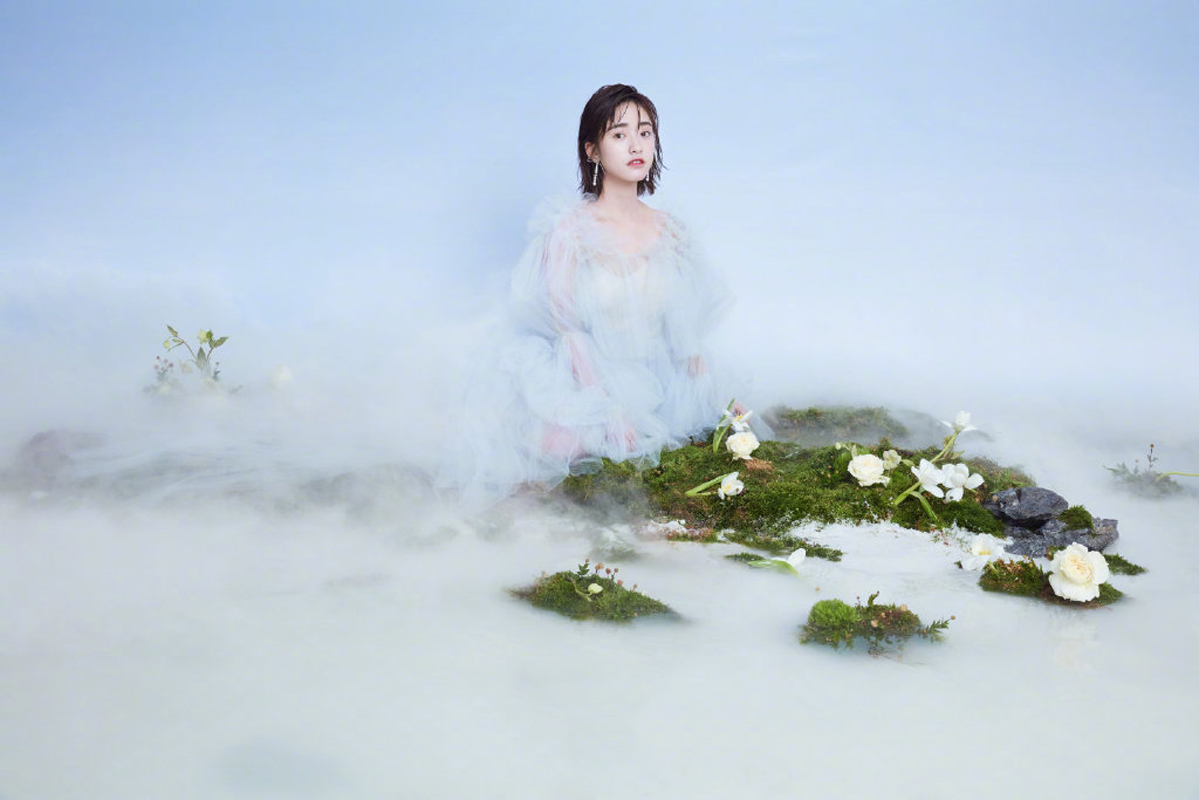 美女沈月图片