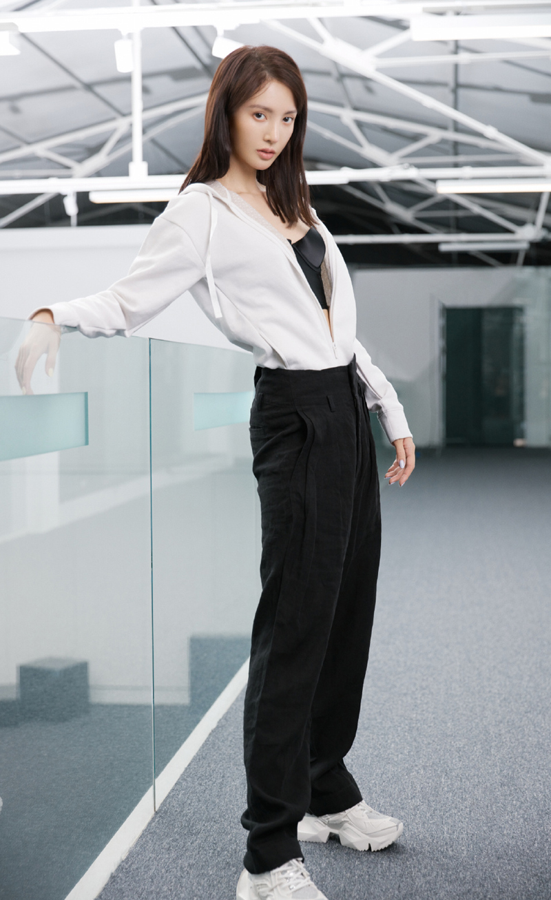 中国大陆山东济南女演员平面模特金晨清新随性写真图片图片