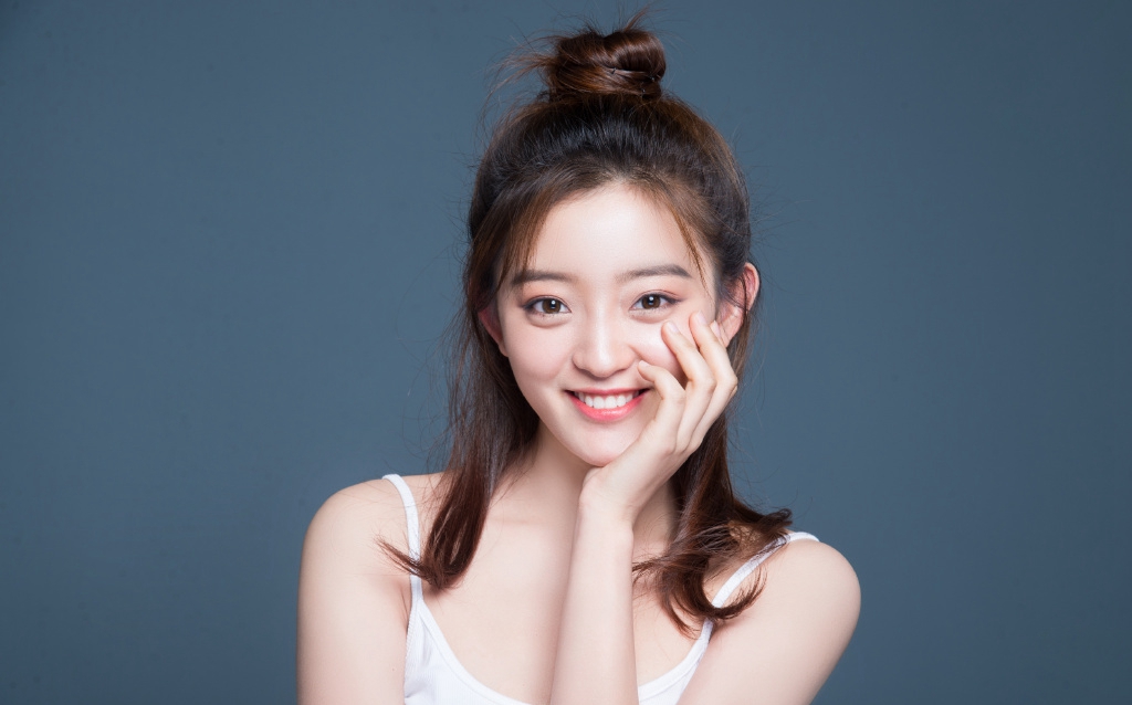 高清湖南省湘潭美女罗予彤丸子头甜美写真图片图片