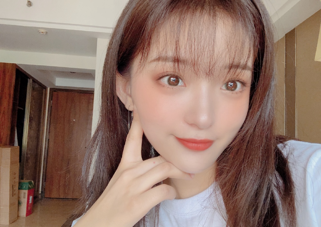高清湖南省湘潭美女罗予彤妩媚红唇写真图片图片