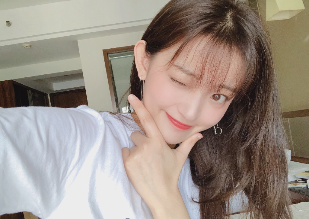 高清湖南省湘潭美女罗予彤妩媚红唇写真图片图片