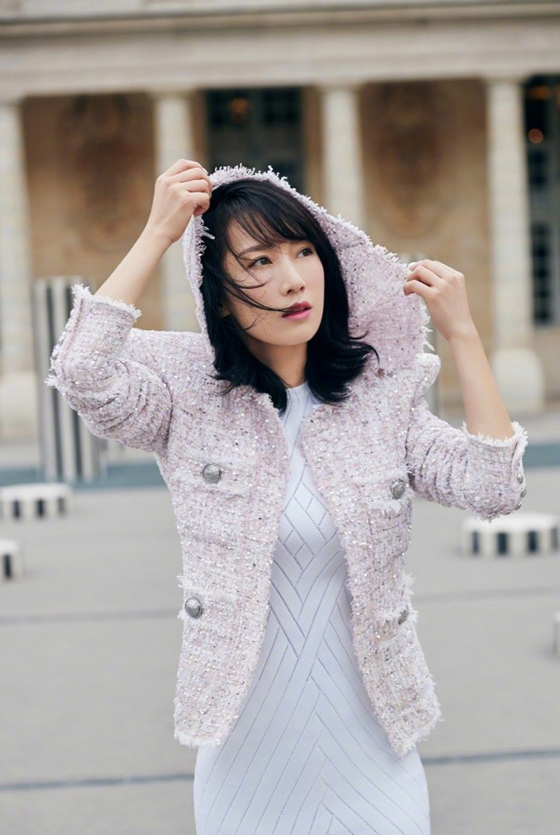 李念《男人装》性感妩媚写真大片图片