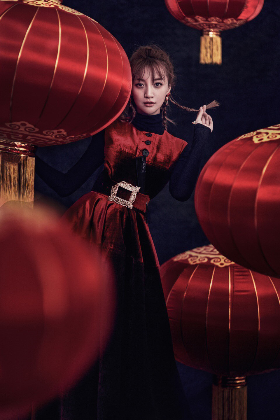 中国内地湖南广水女演员郑雅文红裙性感写真图片图片