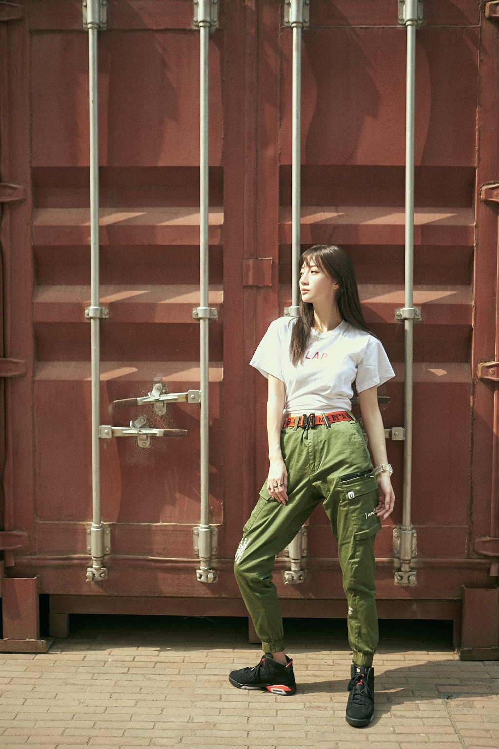 中国内地湖南广水女演员郑雅文红裙性感写真图片图片 中国内地湖南广水女演员郑雅文红裙性感写真图片图片