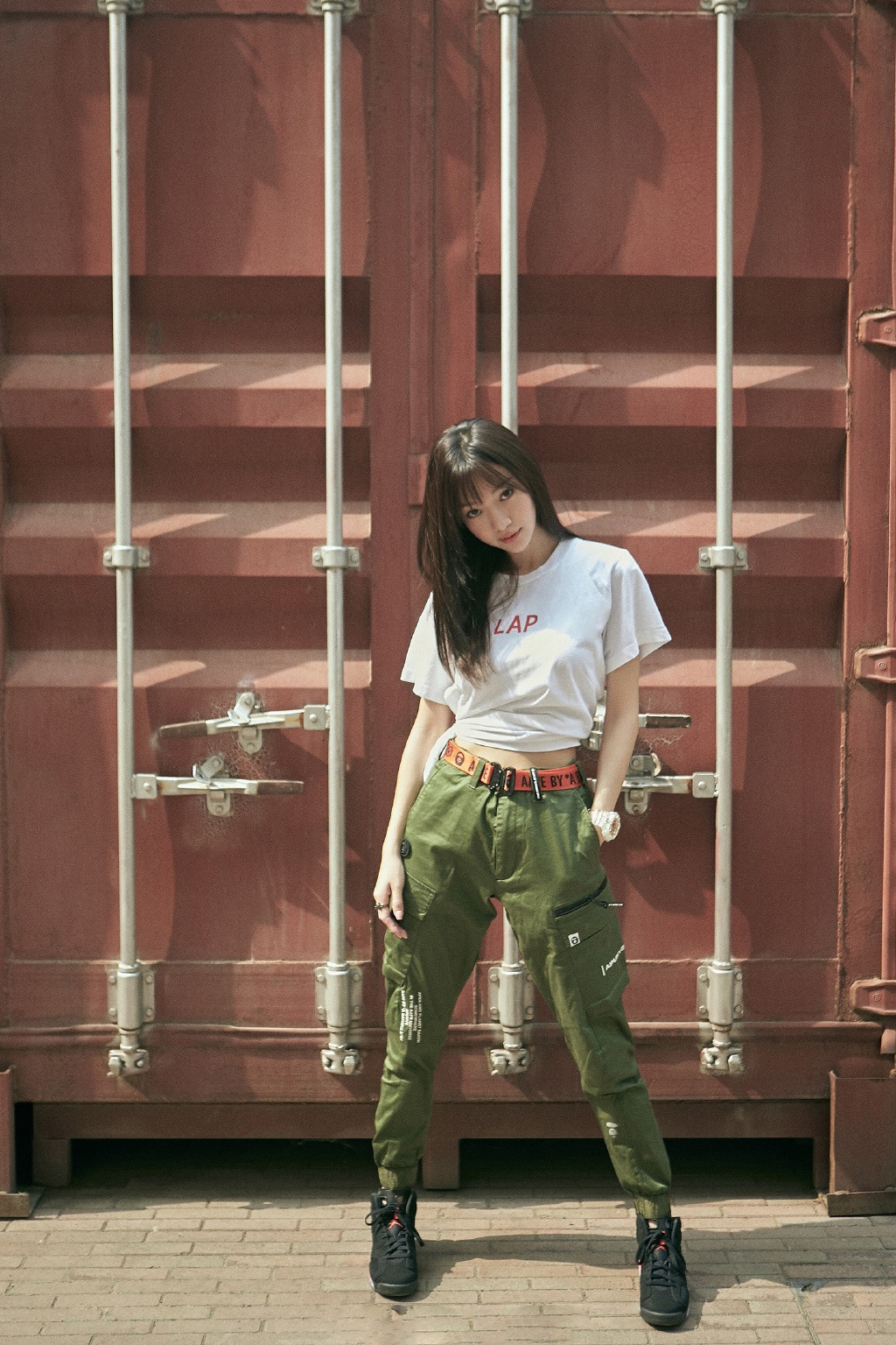 中国内地湖南广水女演员郑雅文红裙性感写真图片图片 中国内地湖南广水女演员郑雅文红裙性感写真图片图片