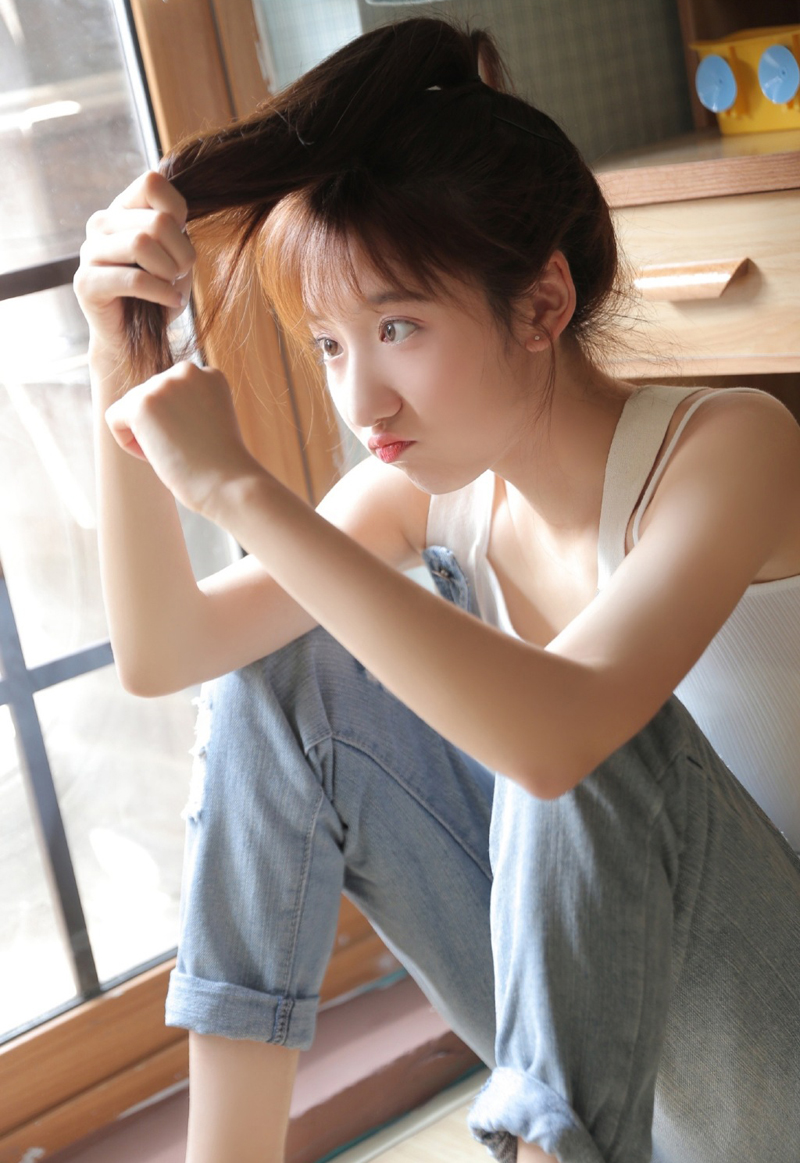 高清中国南京女演员海清蓝色衬衣清爽性感图片写真图片