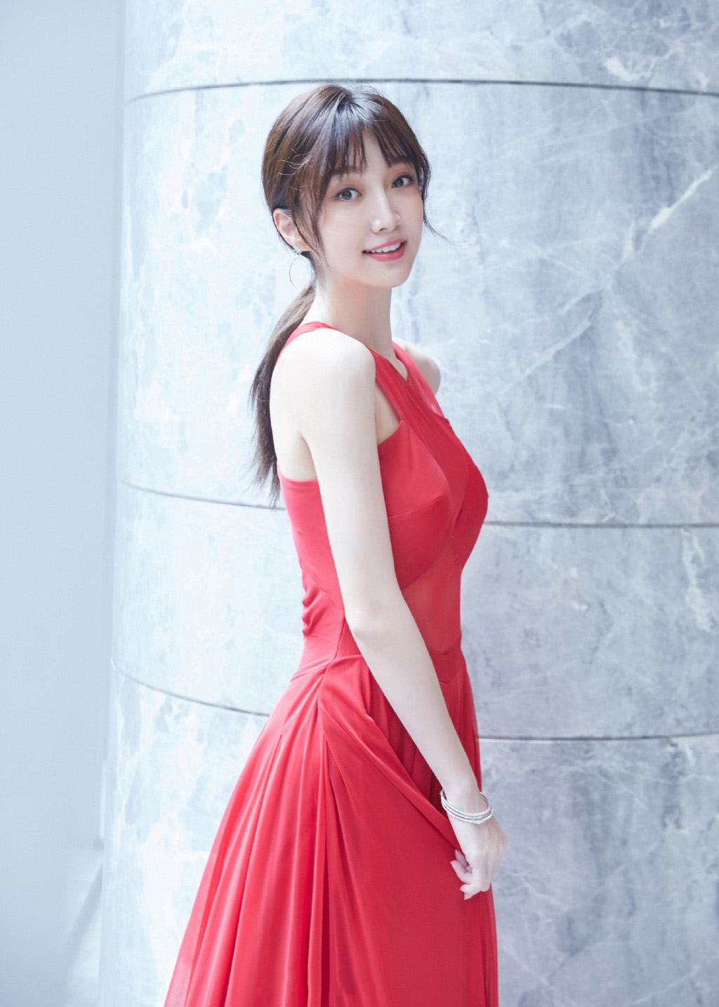 中国内地湖南广水女演员郑雅文酷美街拍写真图片图片 中国内地湖南广水女演员郑雅文酷美街拍写真图片图片