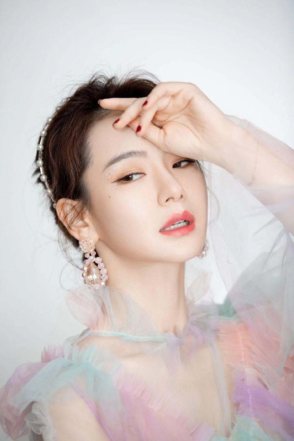 中国内地湖南广水女演员郑雅文酷美街拍写真图片图片 中国内地湖南广水女演员郑雅文酷美街拍写真图片图片