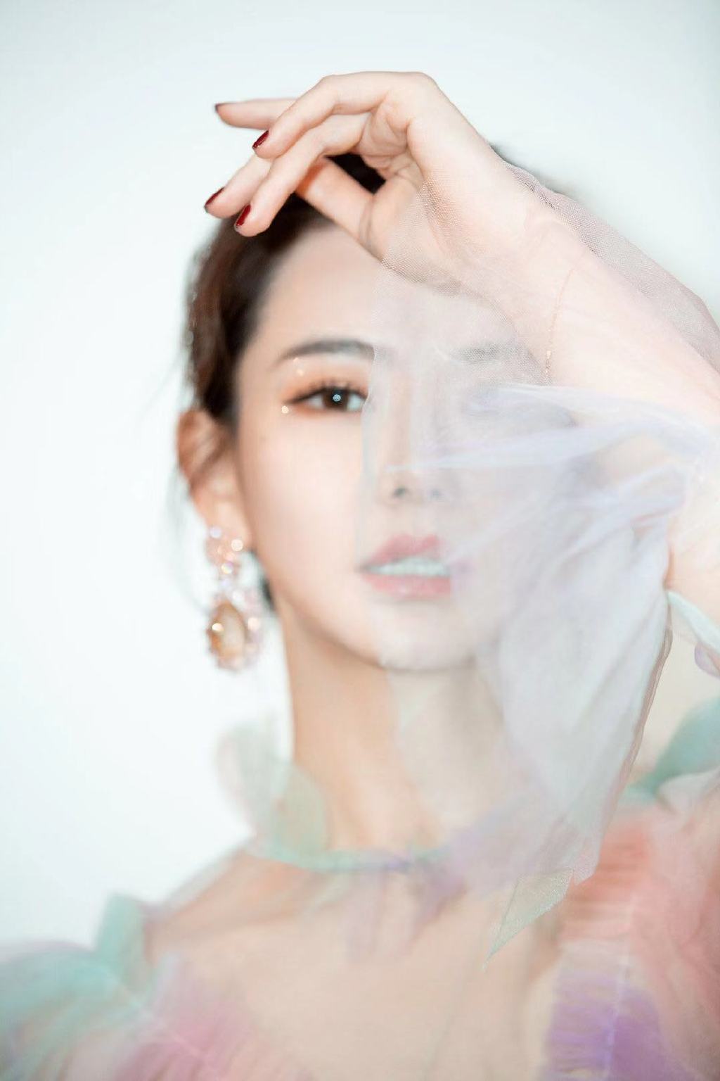 中国内地湖南广水女演员郑雅文酷美街拍写真图片图片