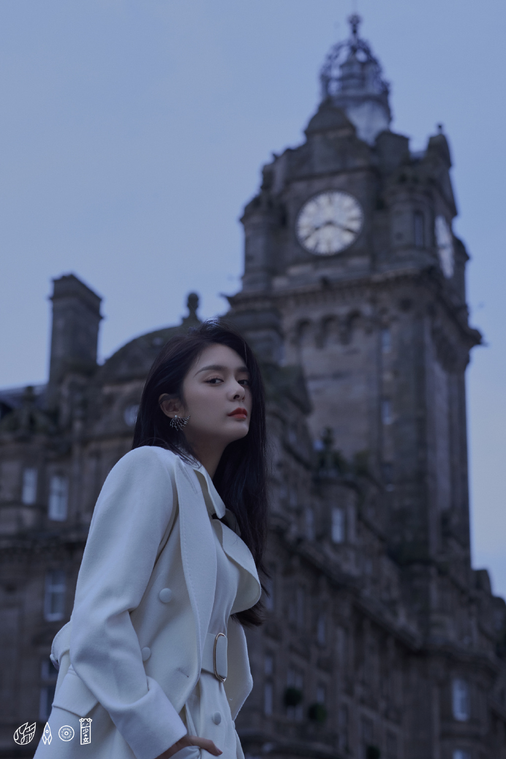 中国内地湖南广水女演员郑雅文红裙性感写真图片图片
