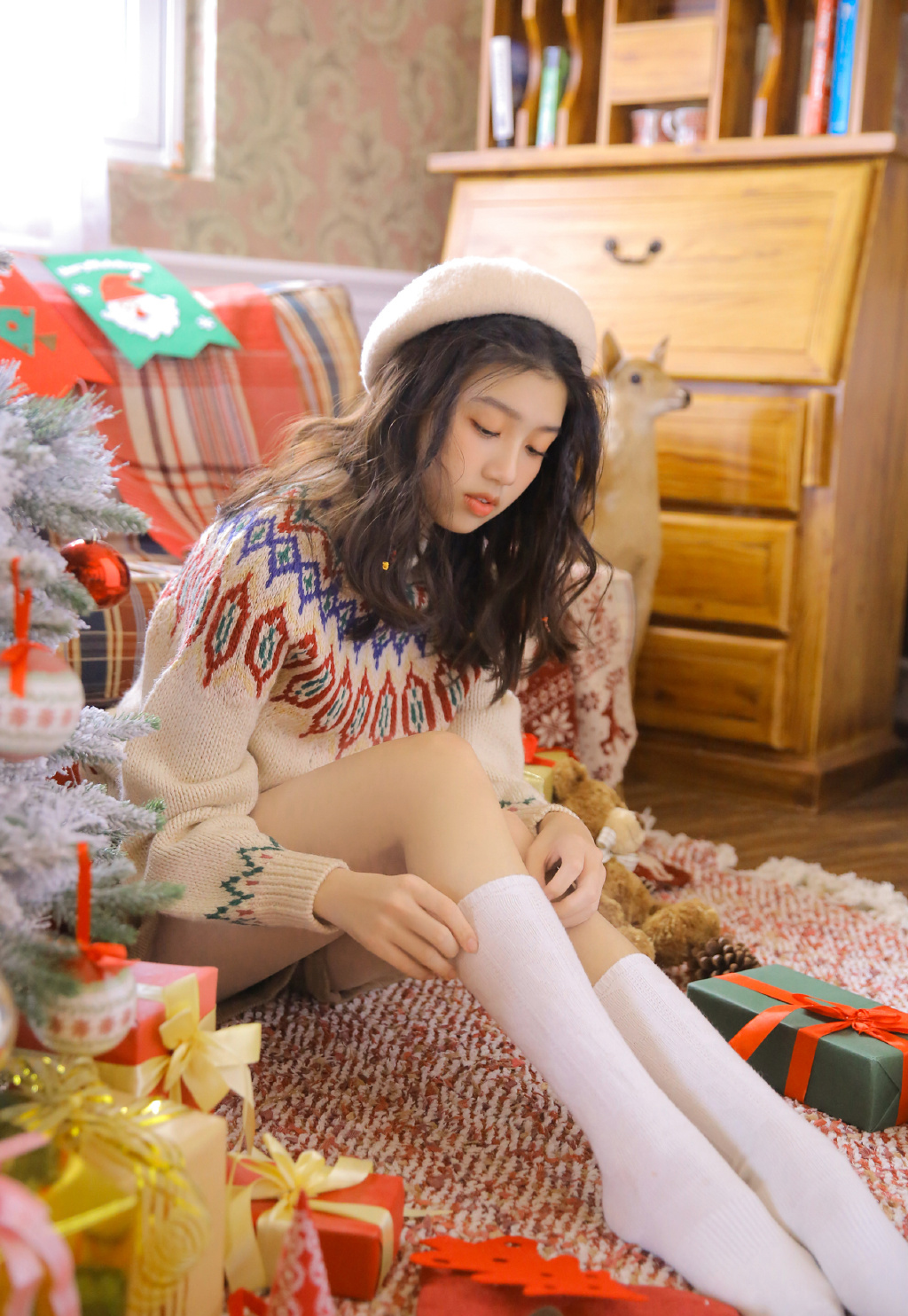 洛天依金丝雀可爱萝莉丝袜美腿Cosplay写真图片